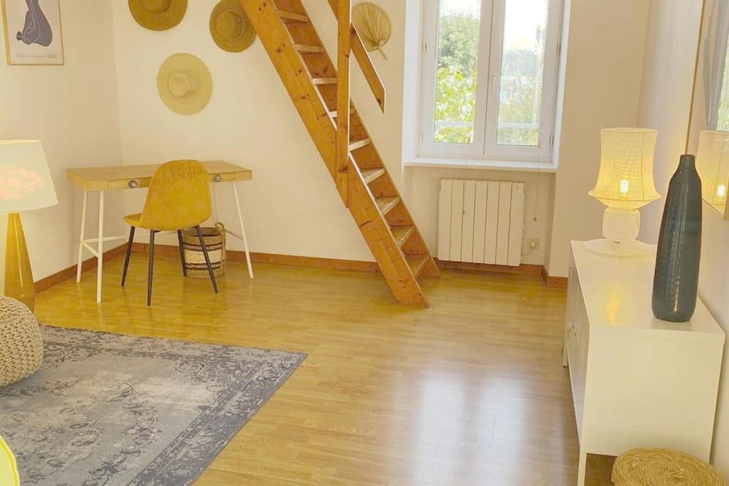 Miramar - 50m - Rue Gratuite *